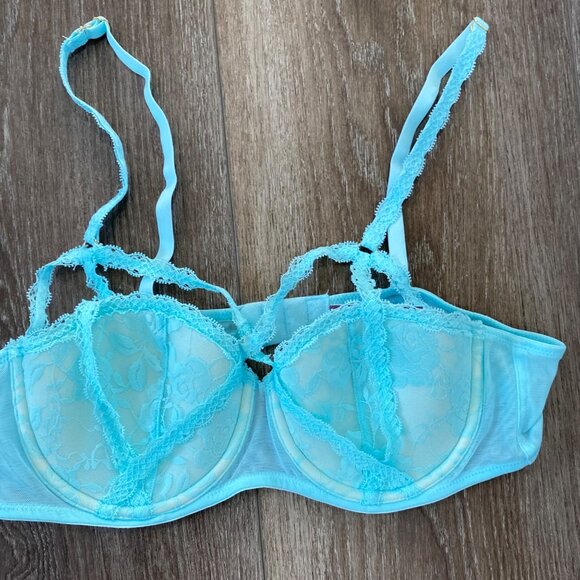 Lace Underwire Bra With Strappy Detailing & Adjustable Straps In Aqua Blue - Picture 2 of 5